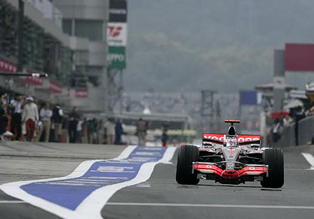 448_2007_japonsko_mclaren_alonso_01.jpg