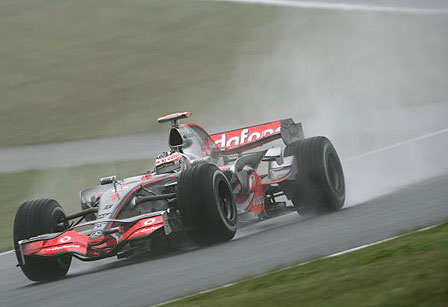 448_2007_japonsko_mclaren_alonso_03.jpg